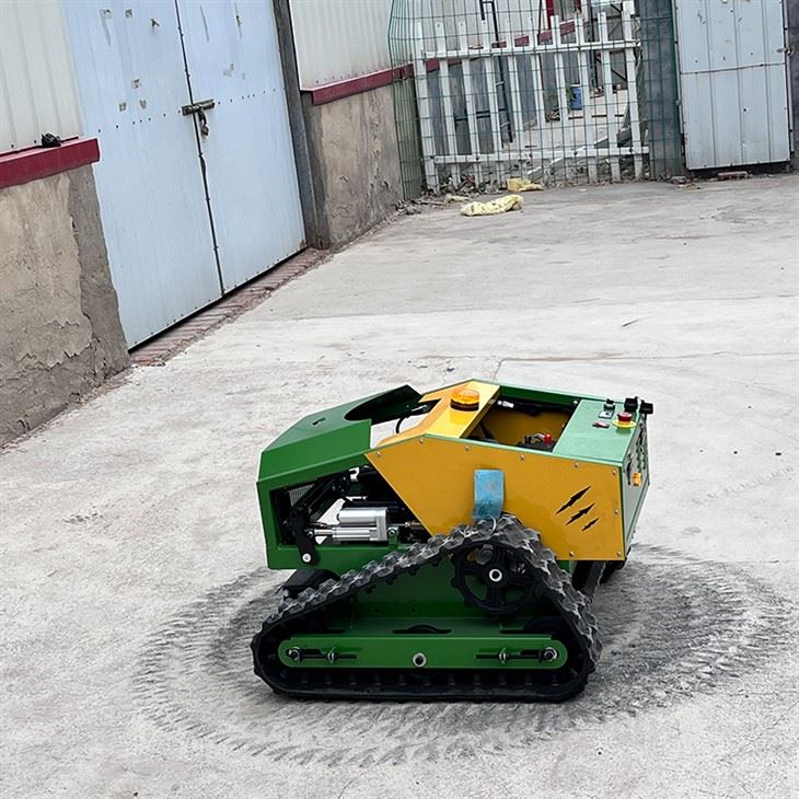 Plně hydraulická pásová sekačka